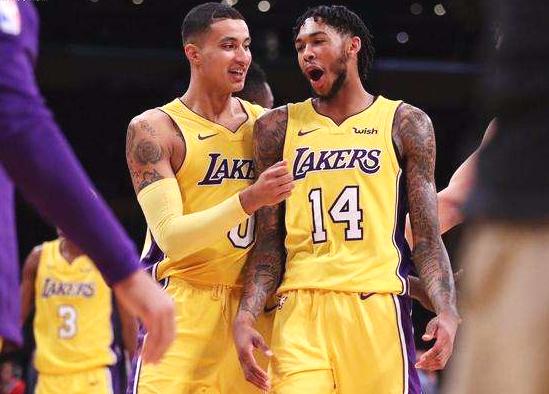 NBA湖人补时争议三分绝杀勇士终结五连胜登顶西部引热议